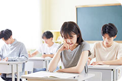 ���A����