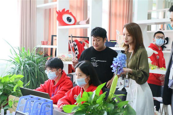 ʯ���f���A��X�W(xu��)У