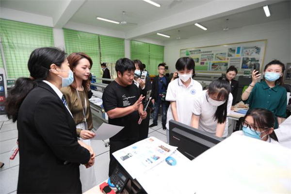 ʯ���f���A��X�W(xu��)У