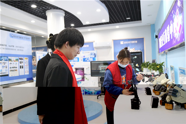 ʯ���f���A��X�WУ