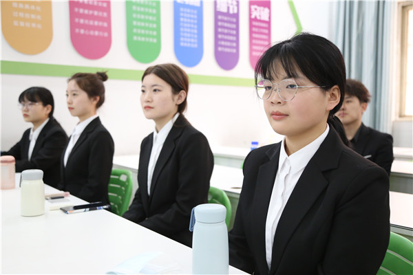 ʯ���f���A��X�W(xu��)У