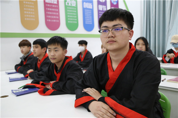 ʯ���f���A��X�W(xu��)У