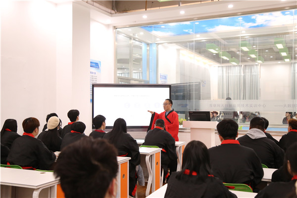 ʯ���f���A��X�W(xu��)У