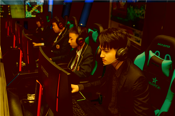 ʯ���f���A��X�W(xu��)У