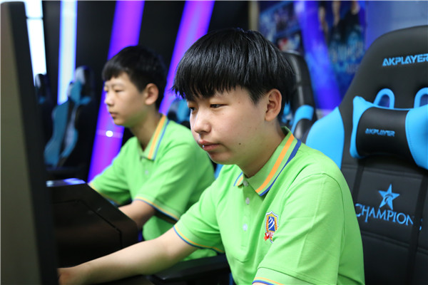 ʯ���f���A��X�W(xu��)У