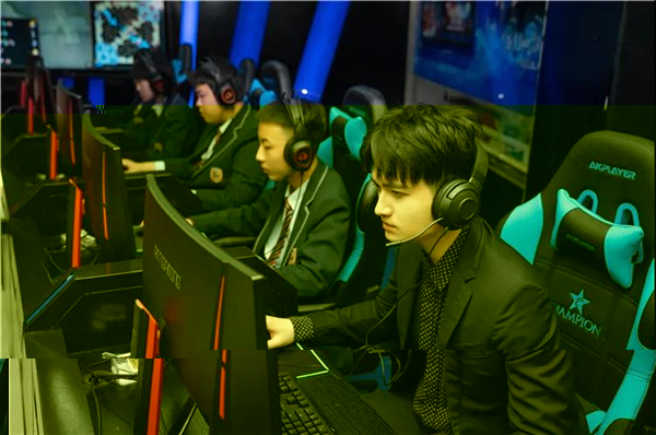 �R�ɺ͌W(xu��)���M(j��n)�б�ِ