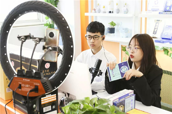 ʯ���f���A��X�W(xu��)У