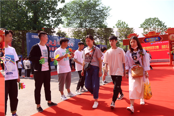 ʯ���f���A��X�W(xu��)У