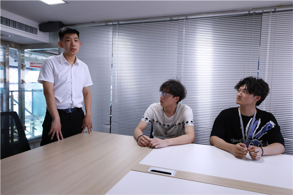 ʯ���f���A��X�WУ