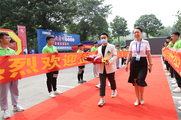 ʯ���f���A��X�WУ