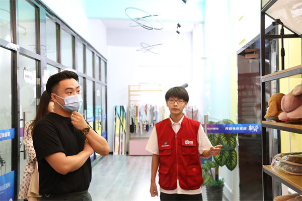 ʯ���f���A��X�WУ