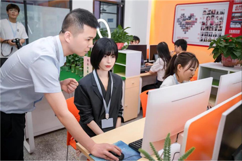 ʯ���f���A��X�W(xu��)У