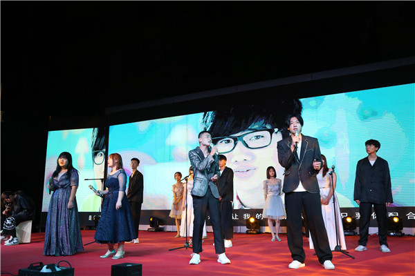 ʯ���f���A��X�WУ