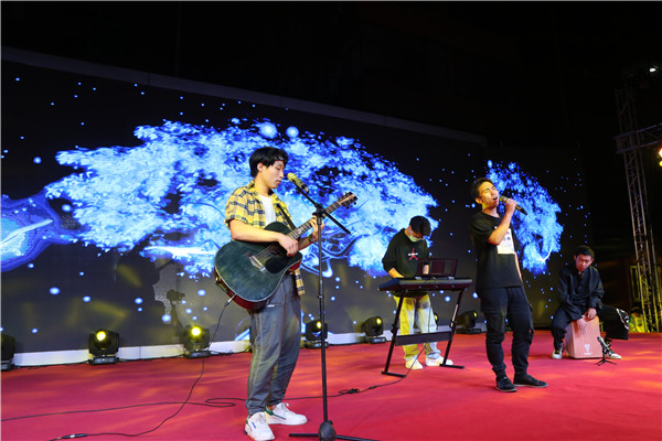 ʯ���f���A��X�WУ