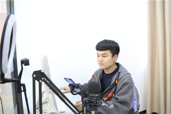 ʯ���f���A��X�W(xu��)У