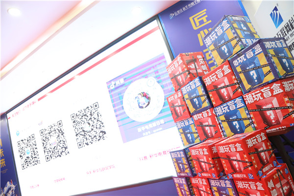 ʯ���f���A��X�WУ