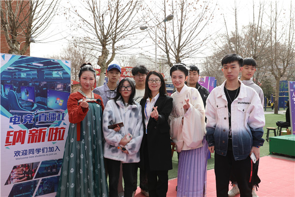 ʯ���f���A��X�W(xu��)У