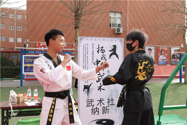 ʯ���f���A��X�W(xu��)У