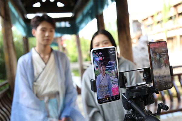 ʯ���f���A��X�WУ