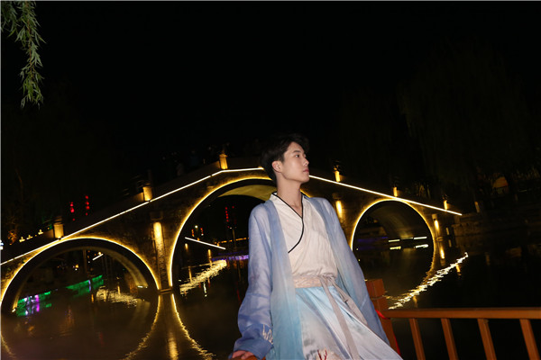 ʯ���f���A��X�WУ