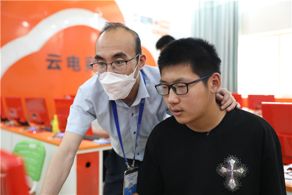 ʯ���f���A��X�W(xu��)У