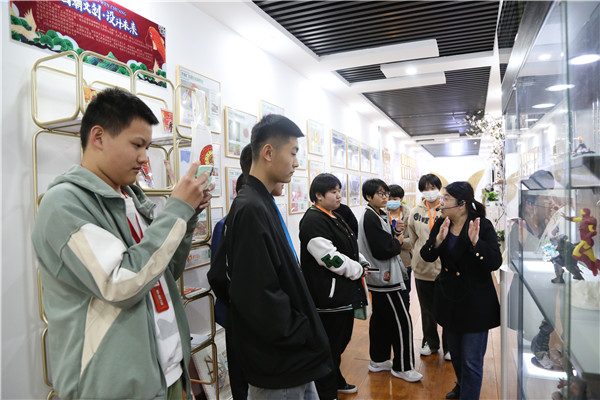 ʯ���f���A��X�W(xu��)У