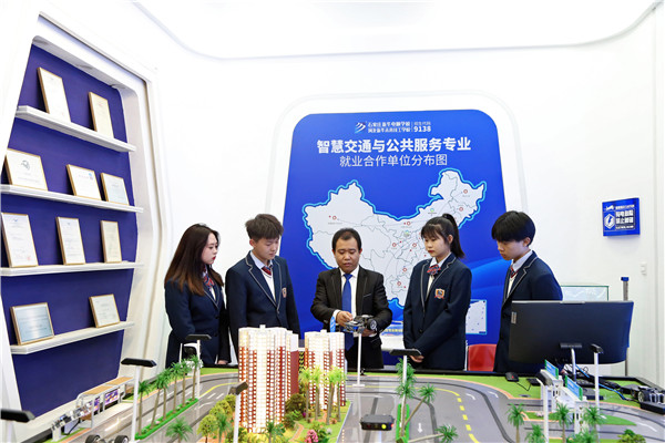 ʯ���f���A��X�WУ