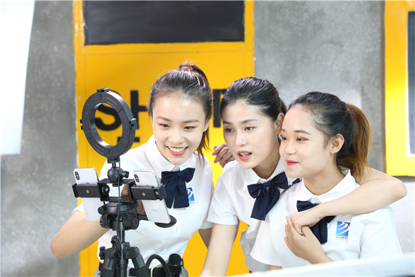 ʯ���f���A��X�W(xu��)У