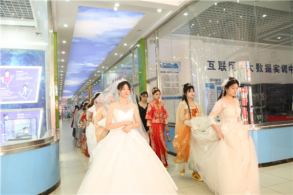 ʯ���f���A��X�W(xu��)У