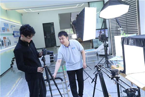 ʯ���f���A��X�WУ