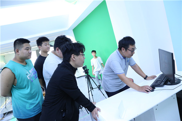 ʯ���f���A��X�WУ