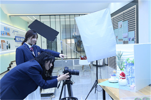 ʯ���f���A��X�WУ