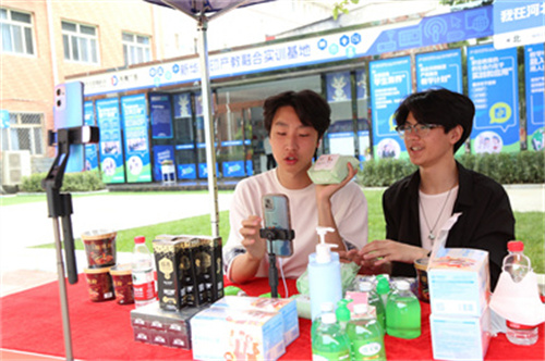 ʯ���f���A��X�W(xu��)У