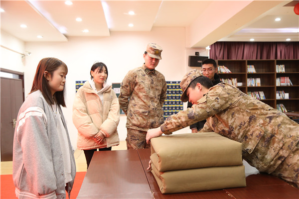 ʯ���f���A��X�WУ